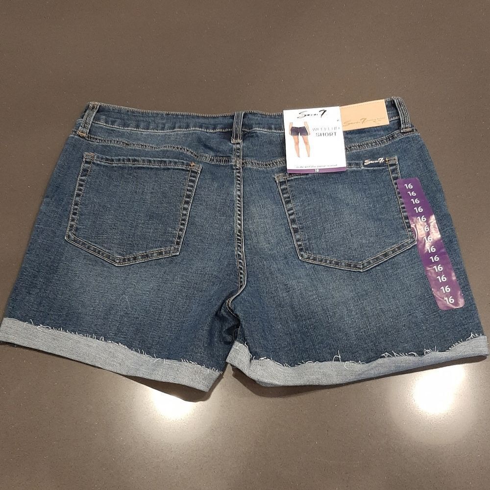 Seven7 Weekend Short Size 16 Cuffed Hem 5” Inseam Stretch Denim